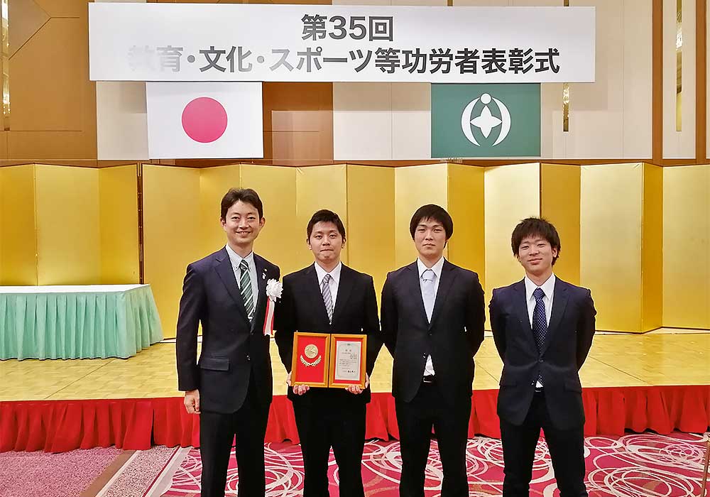 熊谷市長と表彰学生